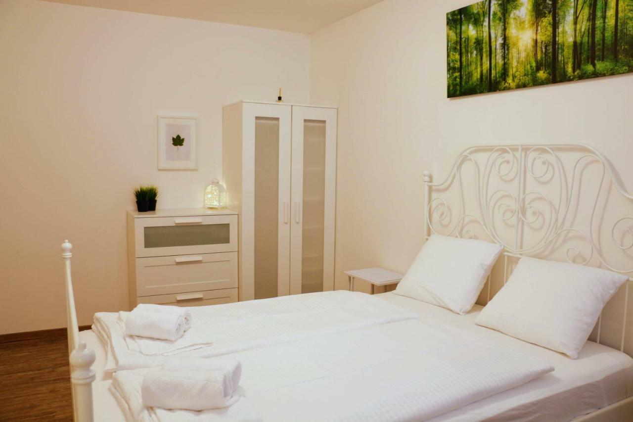 Green Wall Apartment Капрун Екстериор снимка